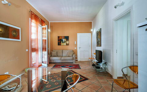 Casa Kita: Meubles, Design Intérieur, Sol, Sol, Mur, Bois, Plafond, Pièce, Salon, Canapé
