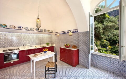 Casa la Riva: Sol, Design Intérieur, Sol, Tuile, Plafond, Pièce, Cuisine, Mosaïque, Moulage, Chaise