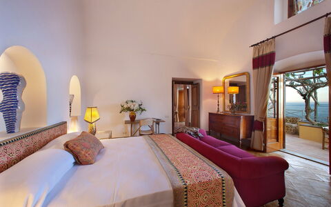 Casa la Riva: Design Intérieur, Meubles, Sol, Sol, Éclairage, Pièce, Plafond, Chambre, Lit, Cadre De Lit