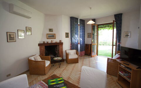 Casa Ravello with Garden: Meubles, Design Intérieur, Sol, Bois, Sol, Pièce, Chaise, Éclairage, Table, Salon