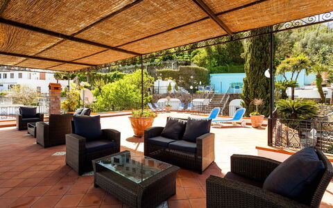 Villa Angel: Meubles, Mobilier De Jardin, Piscine, Chaise, Recours, Table, Pot De Fleur, Tableau De Plein Air, Parapluie, Ombre