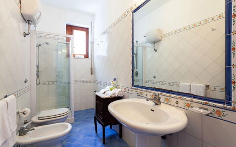 Villa Angel: Sol, Design Intérieur, Sol, Pièce, Meubles, Luminaire Plomberie, Plafond, Tuile, Salle De Bains, Robinet