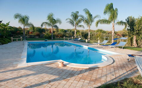 Villa Athena: Piscine, Recours, Loisir, Ombre, Composite, Eco Hôtel, Mobilier De Jardin, Dalle, Tuile, Parapluie