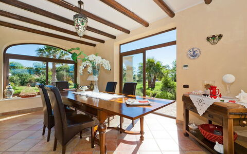 Villa Athena: Meubles, Design Intérieur, Table, Salle À Manger, Chaise, Table Cuisine Et Salle A Manger, Sol, Bois, Plafond, Pièce