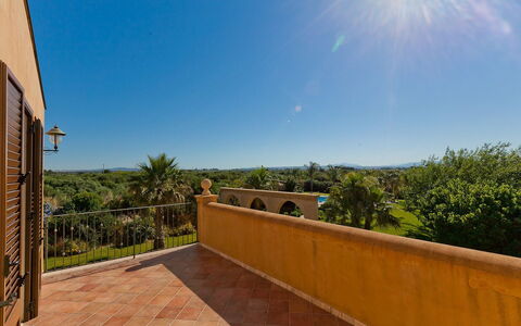 Villa Athena: Ciel, Bleu, Architecture, Paysage, Biens, Ombre, Hacienda, Aménagement Paysager, Eco Hôtel