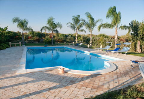 Villa Athena: Piscine, Recours, Loisir, Ombre, Composite, Eco Hôtel, Mobilier De Jardin, Dalle, Tuile, Parapluie