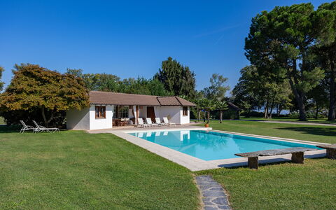 Villa Brin: Piscine, Maison, Domicile, Zone Résidentielle, Chalet, Ferme, Ombre, Toit, Biens, Recours