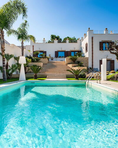 Villa la Pigna: Bleu, Piscine, Architecture, Recours, Biens, Jardin, Aménagement Paysager, Hacienda, Manoir, Villa