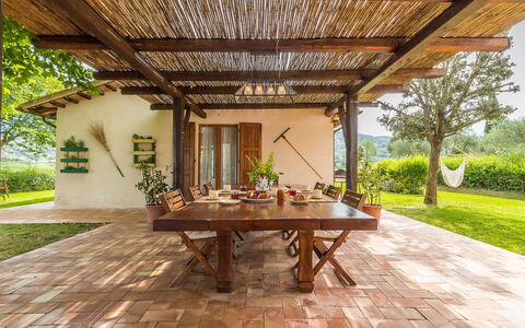 Villa Molinazzo 14: Meubles, Bois, Sol, Table, Table Cuisine Et Salle A Manger, Chaise, Jardin, Mobilier De Jardin, Porche, Tableau De Plein Air