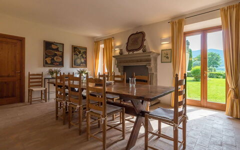 Villa Molinazzo 14: Meubles, Sol, Table, Bois, Design Intérieur, Sol, Table Cuisine Et Salle A Manger, Chaise, Pièce, Salle À Manger