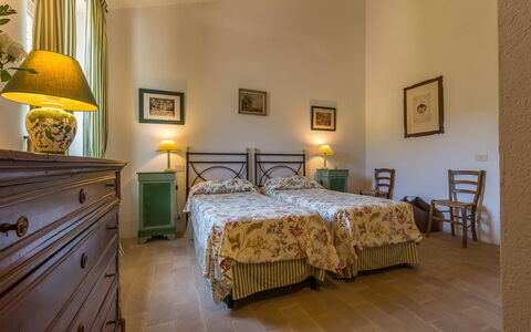 Villa Molinazzo 14: Meubles, Design Intérieur, Mur, Chambre, Plafond, Lit, Pièce, Sol, Drap De Lit, Sol