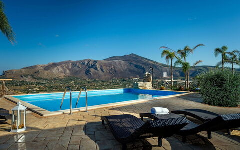 Villa Thalia: Piscine, Recours, Eco Hôtel, Meubles, Mobilier De Jardin, Hôtel, Chaise, Villa, Ombre