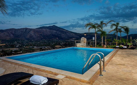 Villa Thalia: Piscine, Bleu, Recours, Mobilier De Jardin, Eco Hôtel, Thermes, Loisir, Hôtel, Parapluie, Balancelle