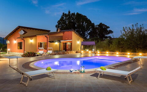 Villa Thyrrenia: Piscine, Recours, Meubles, Mobilier De Jardin, Chaise, Biens, Eco Hôtel, Thermes, Hacienda, Villa