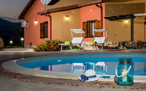Villa Thyrrenia: Piscine, Recours, Mobilier De Jardin, Parapluie, Eco Hôtel, Villa, Chaise, Hacienda, Balancelle, Ombre