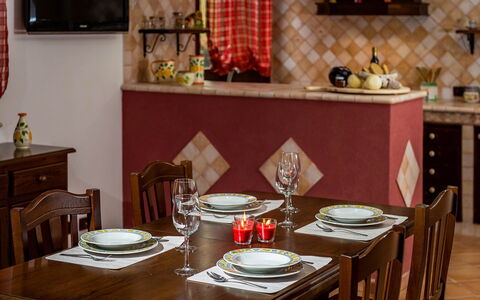 Villa Thyrrenia: Meubles, Design Intérieur, Sol, Table, Pièce, Chaise, Éclairage, Table Cuisine Et Salle A Manger, Sol, Salle À Manger