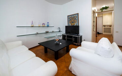 Apartment Alan: Meubles, Design Intérieur, Canapé, Sol, Sol, Pièce, Salon, Plafond, Table, Télévision