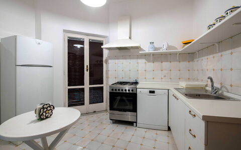 Apartment Alan: Sol, Design Intérieur, Principaux Appliance, Sol, Appareil De Cuisine, Cuisine, Plafond, Électroménager, Pièce, Meubles