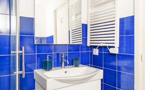 Casa Giardino: Bleu, Sol, Sol, Luminaire Plomberie, Design Intérieur, Salle De Bains, Tuile, Composite, Plomberie, Toilette