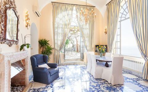 Casa la Sponda: Sol, Meubles, Design Intérieur, Sol, Éclairage, Chaise, Table, Plafond, Pièce, Salon