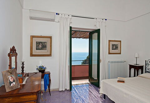 Positano View: Sol, Meubles, Sol, Design Intérieur, Pièce, Cadre, Mer, Océan, Lit, Tache De Bois