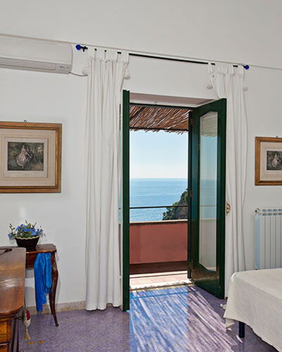Positano View: Sol, Meubles, Sol, Design Intérieur, Pièce, Cadre, Mer, Océan, Lit, Tache De Bois