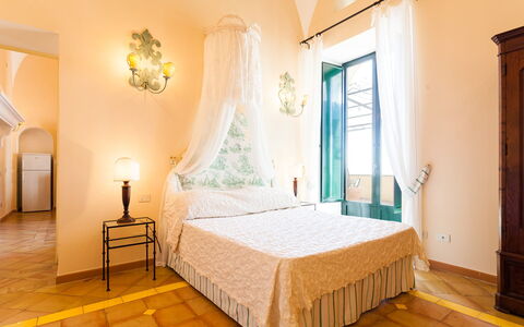 Casa Palazzo: Sol, Design Intérieur, Sol, Meubles, Plafond, Pièce, Chambre, Linge, Lit, Chaise