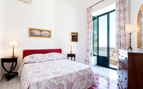 Casa Praiano: Design Intérieur, Sol, Chambre, Meubles, Pièce, Appartement, Lit, Drap De Lit, Cadre, Cadre De Lit