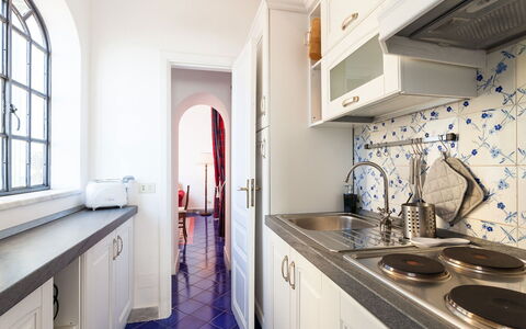 Casa Praiano: Sol, Design Intérieur, Cuisine, Comptoir, Sol, Principaux Appliance, Appareil De Cuisine, Meubles, Cabinetry, Plafond