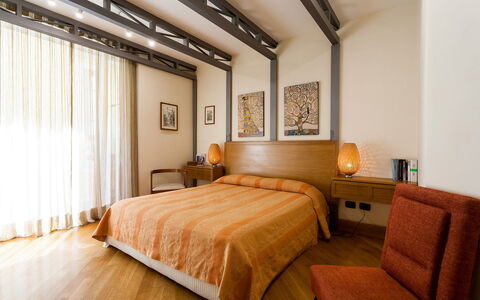 Casa Rossella: Lit, Meubles, Design Intérieur, Literie, Chambre, Drap De Lit, Sol, Sol, Pièce, Bois