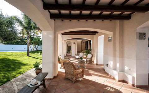 Casa Tika: Domicile, Architecture, Sol, Porte, Sol, Biens, Colonne, Villa, Hacienda, Porche