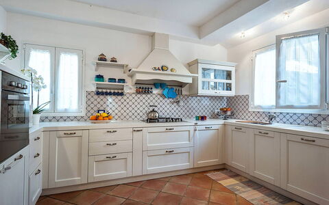 Casa Tika: Cuisine, Design Intérieur, Comptoir, Sol, Cabinetry, Meubles, Sol, Domicile, Principaux Appliance, Appareil De Cuisine