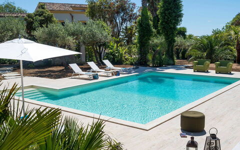 Green Villa: Piscine, Recours, Mobilier De Jardin, Eco Hôtel, Composite, Balancelle, Parapluie, Ombre, Loisir, Chaise