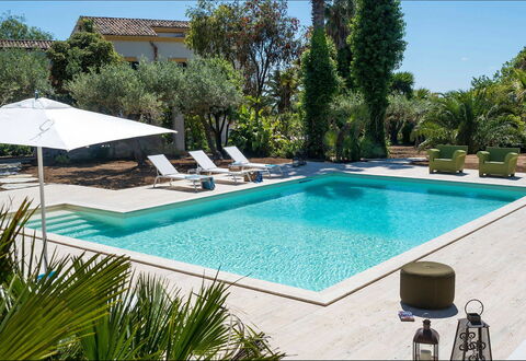 Green Villa: Piscine, Recours, Mobilier De Jardin, Eco Hôtel, Composite, Balancelle, Parapluie, Ombre, Loisir, Chaise