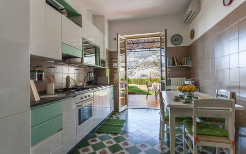 Il Giardino di Ravello: Cuisine, Meubles, Appareil De Cuisine, Design Intérieur, Sol, Principaux Appliance, Comptoir, Sol, Électroménager, Chaise