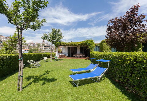 Il Giardino di Ravello: Arbuste, Jardin, Couverture De Sol, Pelouse, Haie, Ombre, Piscine, Aménagement Paysager, Cour, Arrière-Cour