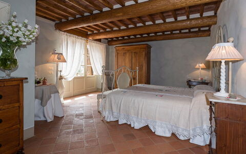 Il Podere: Meubles, Mur, Design Intérieur, Chambre, Sol, Lit, Domicile, Sol, Éclairage, Linge