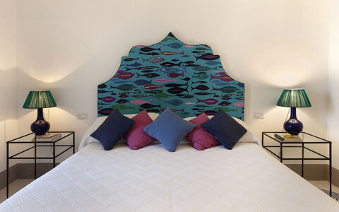 Mansour: Bleu, Meubles, Design Intérieur, Chambre, Mur, Sol, Drap De Lit, Lit, Literie, Sol
