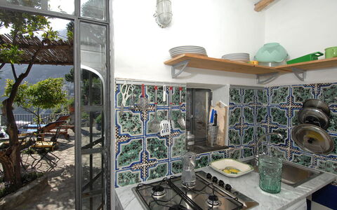 Romantic Tower: Cuisine, Chaise, Tuile, Plante D'Appartement, Pot De Fleur, Comptoir