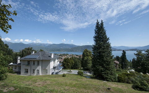 Villa Alina: Arbre, Maison, Domicile, Montagne, Colline, Montagnes, Chaîne De Montagnes, Station De Montagne, Chalet, Vallée