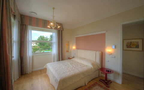 Villa Alina: Design Intérieur, Mur, Chambre, Lit, Plafond, Meubles, Bois, Sol, Sol, Pièce