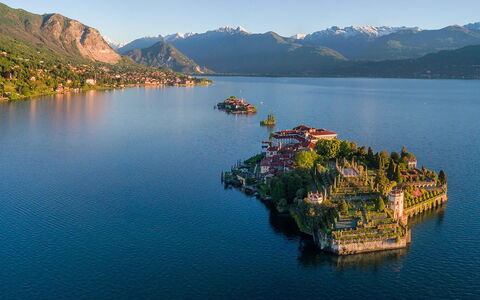 Villa Alina: L'Eau, Plan D'Eau, Cotiers Et Relief Océaniques, Voie Navigable, Lac, Côte, Attraction Touristique, Mer, Chaîne De Montagnes