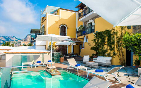 Villa Amanda: Piscine, Recours, Appartement, Balancelle, Eco Hôtel, Hôtel, Villa, Balcon, Biens, Ville Resort