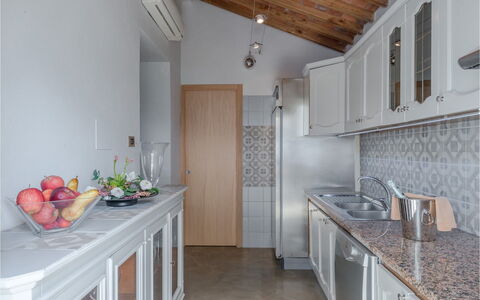Villa Bastiano: Comptoir, Cuisine, Design Intérieur, Meubles, Bois, Principaux Appliance, Sol, Cabinetry, Appareil De Cuisine, Évier