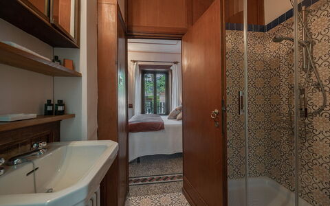 Villa Camilla: Sol, Bois, Sol, Design Intérieur, Marron, Salle De Bains, Luminaire Plomberie, Plafond, Pièce, Domicile