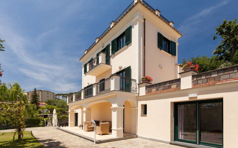 Villa Castore: Domicile, Porte, Balcon, Appartement, Biens, Villa, Manoir, Hacienda