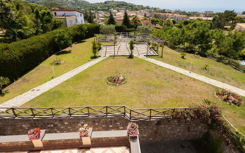 Villa Castore: Jardin, Aménagement Paysager, Cour, Jardin Botanique, Mobilier De Jardin, Cour, Eco Hôtel