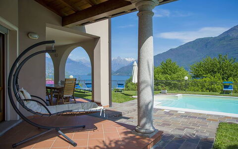 Villa Cremia: Sol, Meubles, Recours, Colonne, Plafond, Chaise, Eco Hôtel, Porche, Ombre, Villa