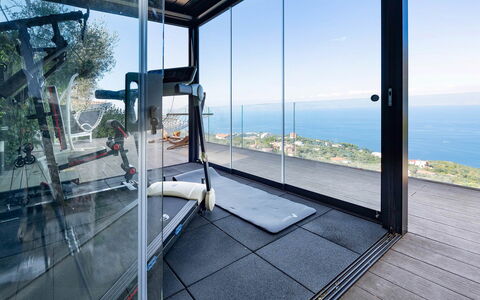 Villa Davide: Sol, Sol, Verre, Daylighting, Chaise, Aluminium, Piscine, Eco Hôtel, Plante D'Appartement