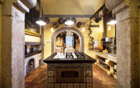 Palazzo Santa Croce: Design Intérieur, Sol, Cuisine, Plafond, Éclairage, Meubles, Sol, Luminaire, Pièce, Comptoir